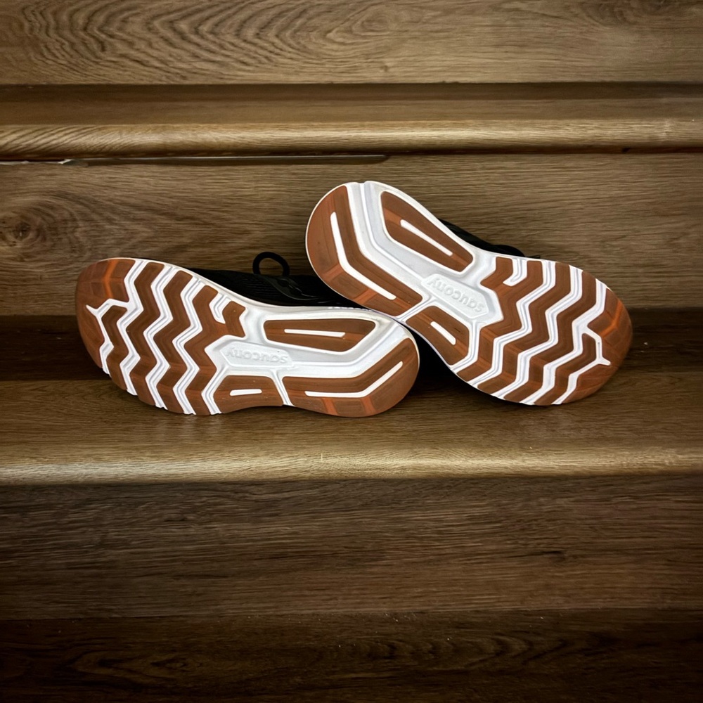 Saucony ladies form fit Black sneakers, - Picture 4 of 7